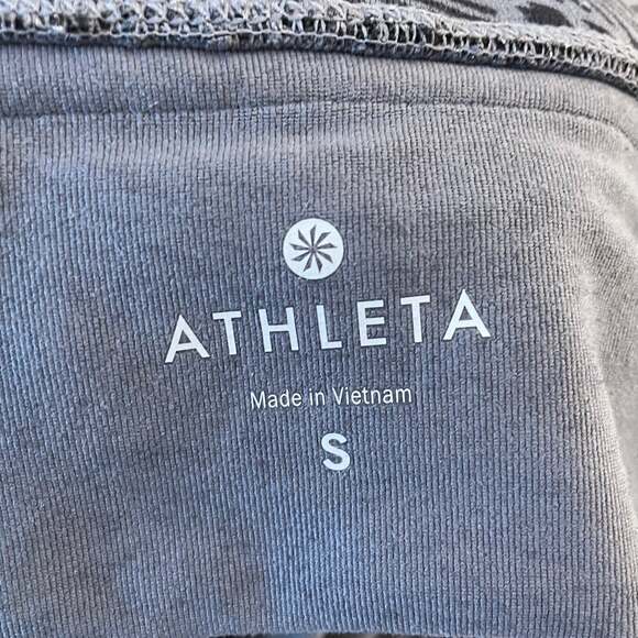 ATHLETA | black & gray geometric print capri crop leggings | Women's size small - Picture 5 of 6
